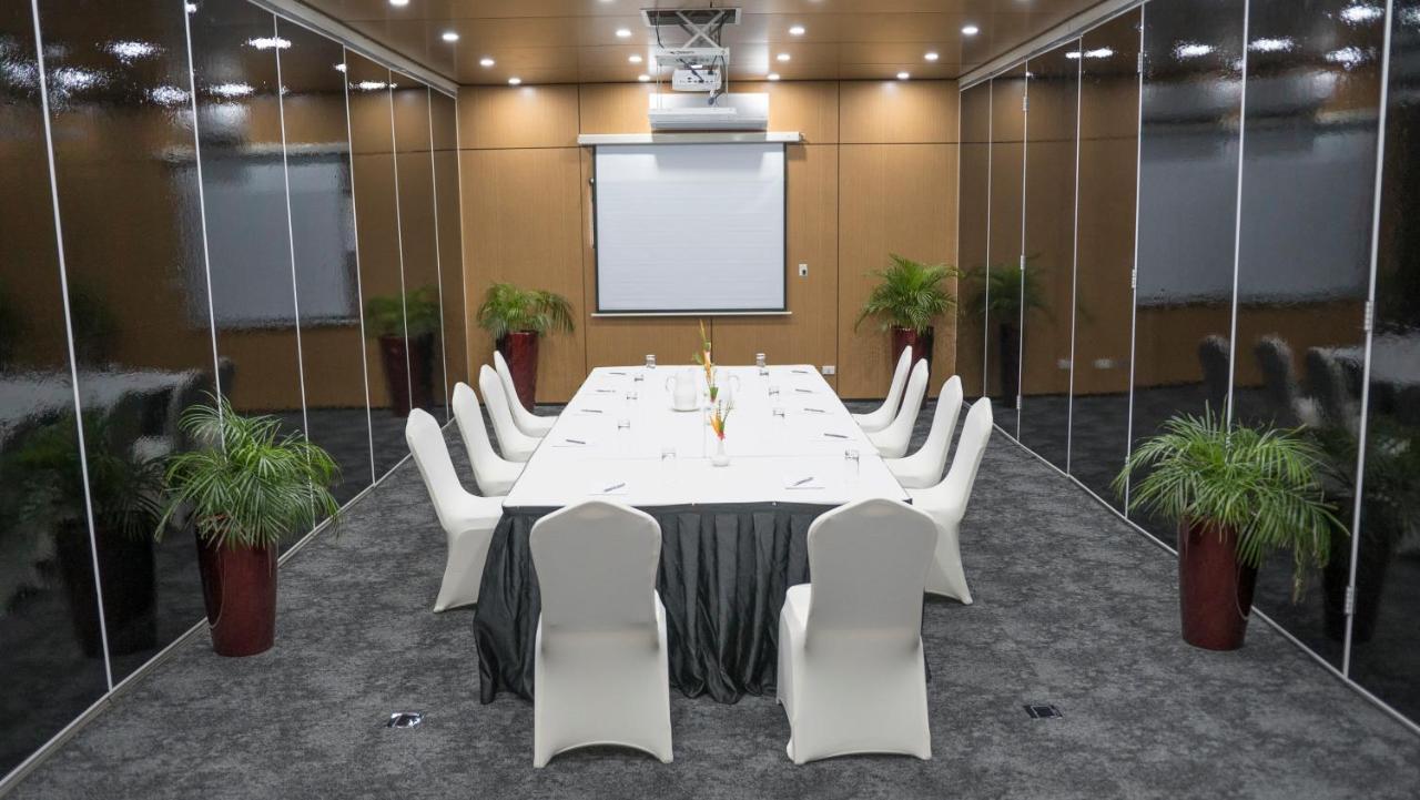 Gazelle International Hotel 코코포 외부 사진